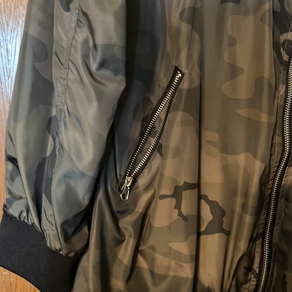 Long camo color bomber style jacket - Picture 4 of 5